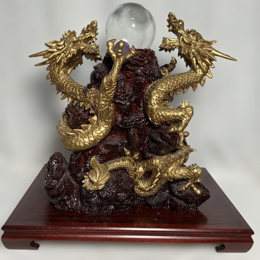 風水山水龍 双龍」 二頭の龍が宝王（水晶）を挟んで向かい合う縁起物
