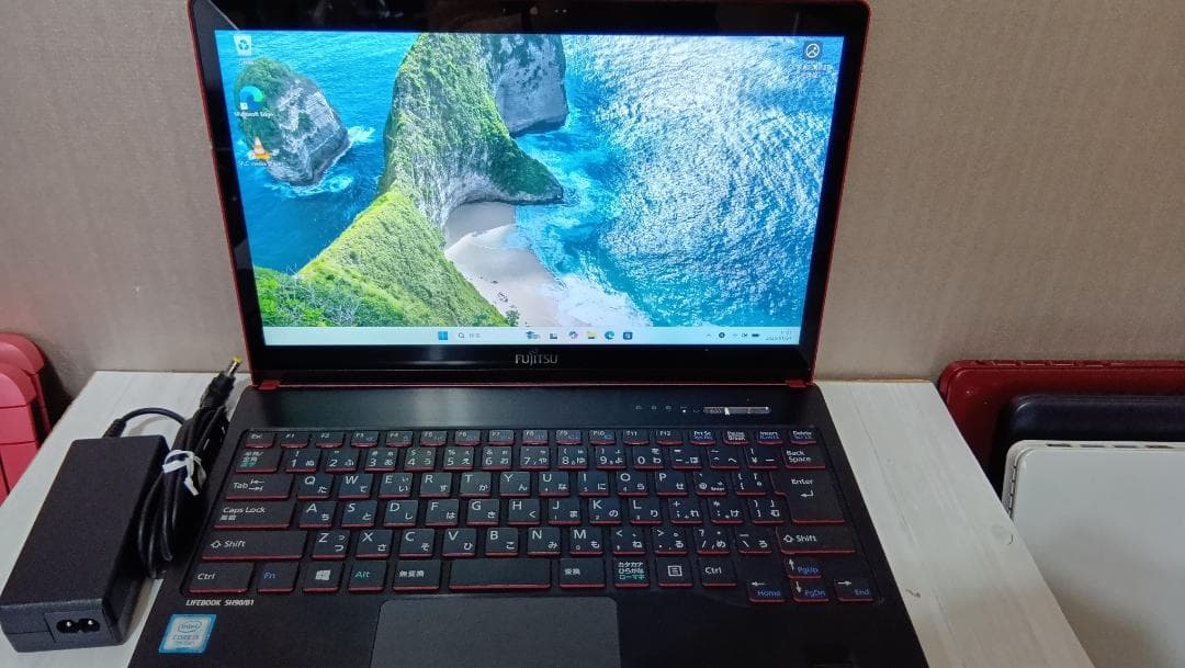 Fujitsu Lifebook SH90/B1 7世代i5 ASCII.jp：IGZO搭載で14時間駆動する富士通の13.3型ノートPC「SHシリーズ」