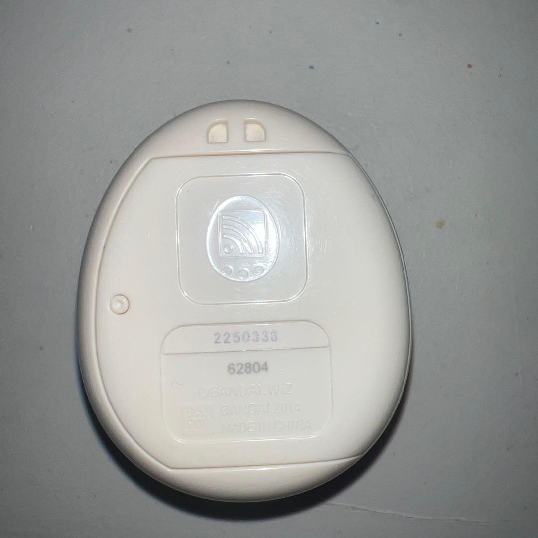 バンダイ たまごっち4U ホワイト/ゴールド