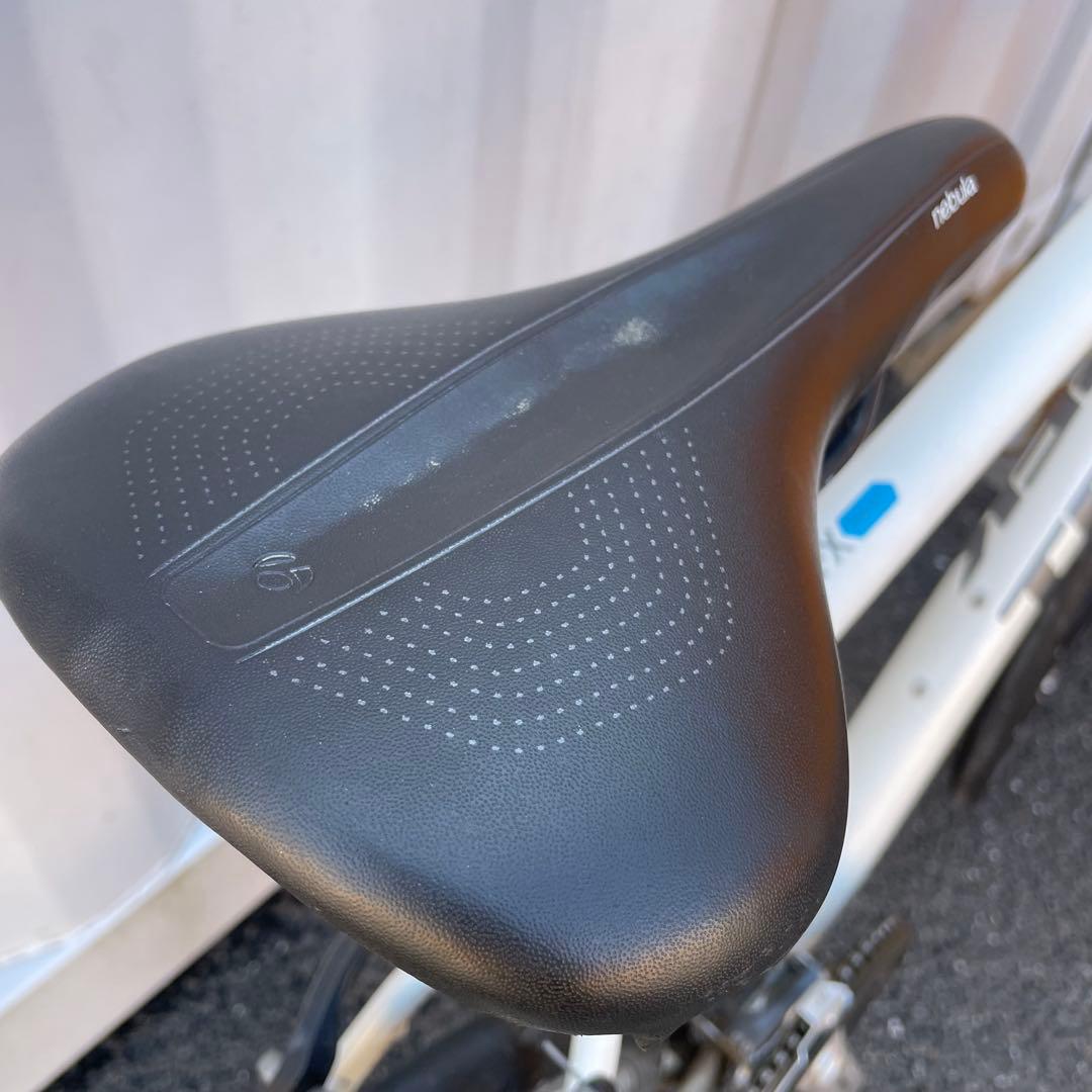 クロスバイク 7.4FX 身長175-186cm 定価8.3万円 ホワイト