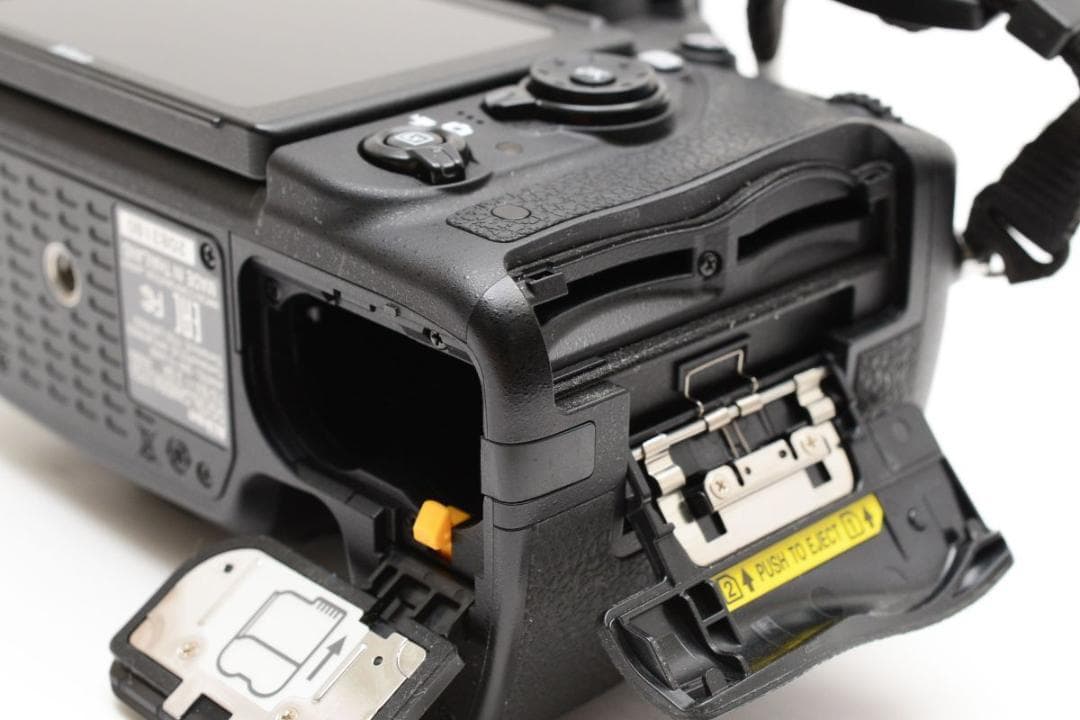 美品 ニコン D750 ダブルレンズ フルサイズ 一眼レフカメラ/SD64GB