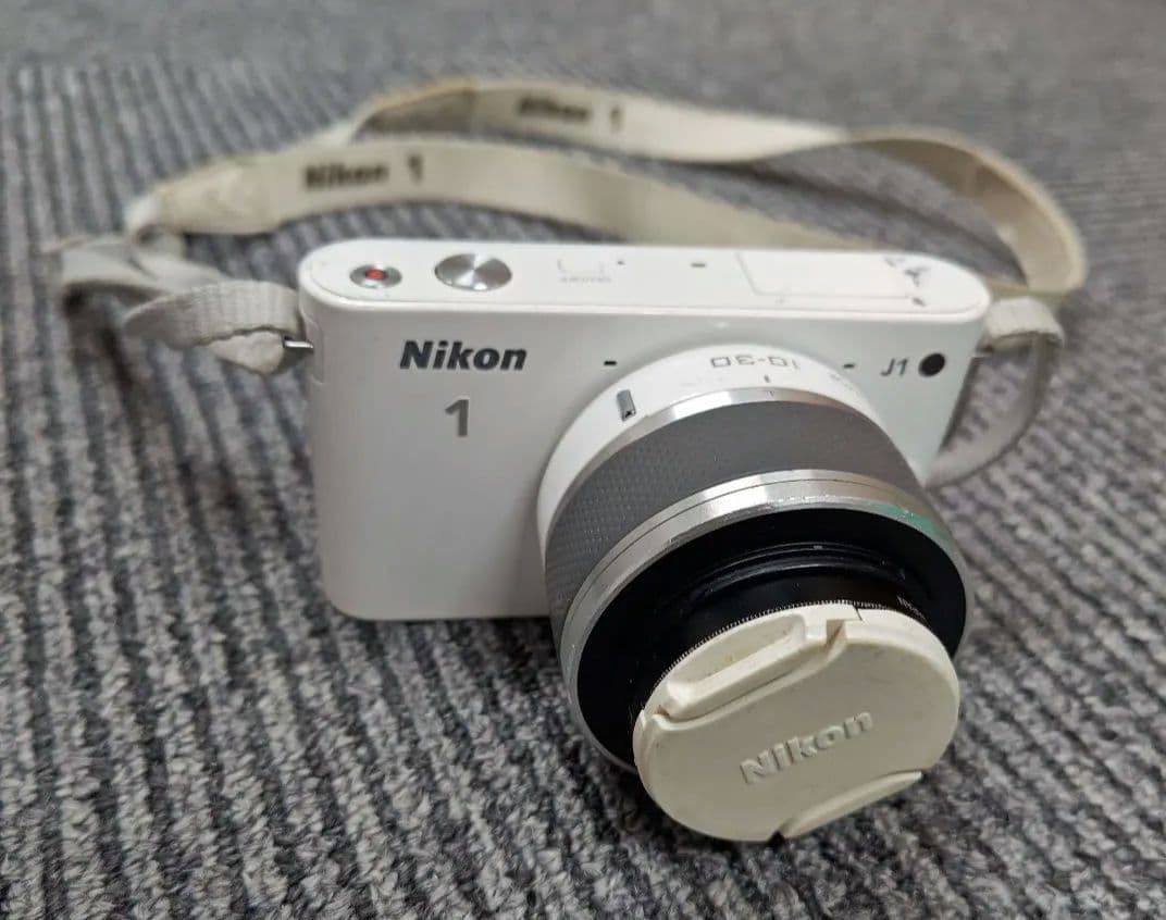 ジャンク】Nikon 1 J1 ミラーレスカメラ ホワイト - メルカリ