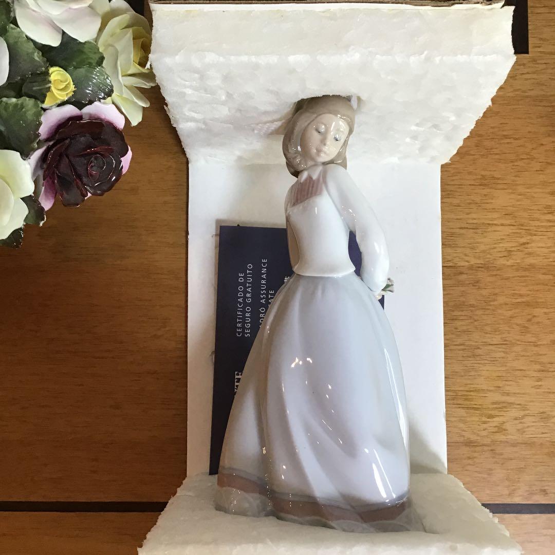 LLADRO リヤドロ Sweet＆Shy - メルカリ