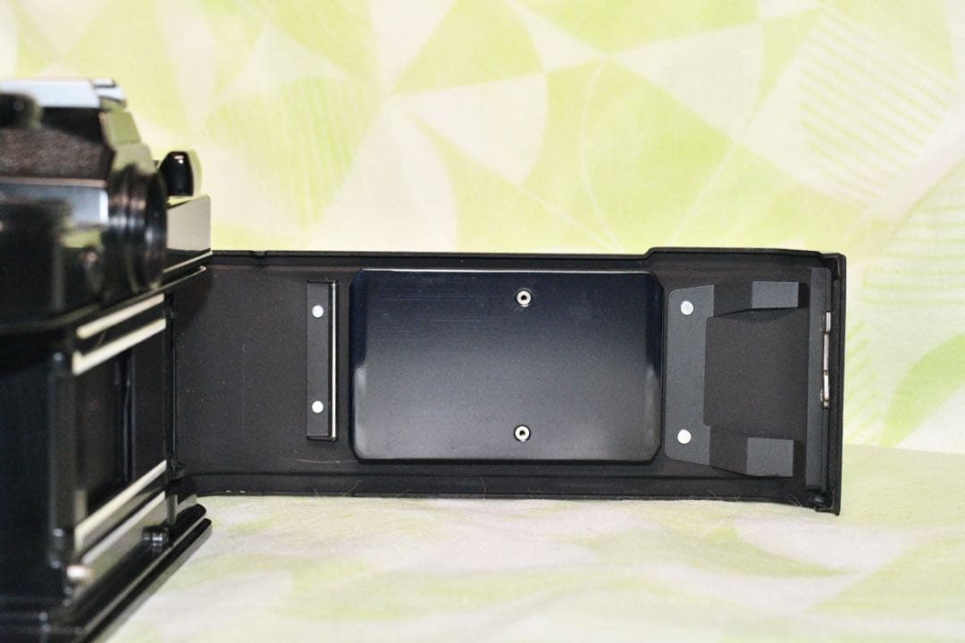 《美品・動作品》 Nikon FE + 標準レンズ付きフィルムカメラ　a0344