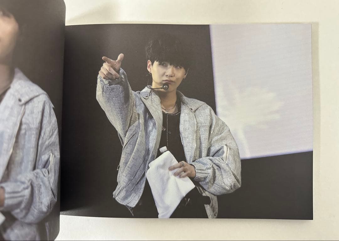 WINGS TOUR FINAL 公式 エッセイブック ユンギ トレカ 付き - メルカリ