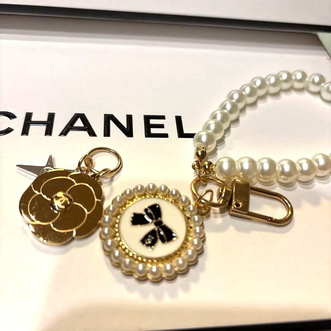 CHANELシャネル チャーム 携帯ストラップ（ノーブランド）付き - メルカリ