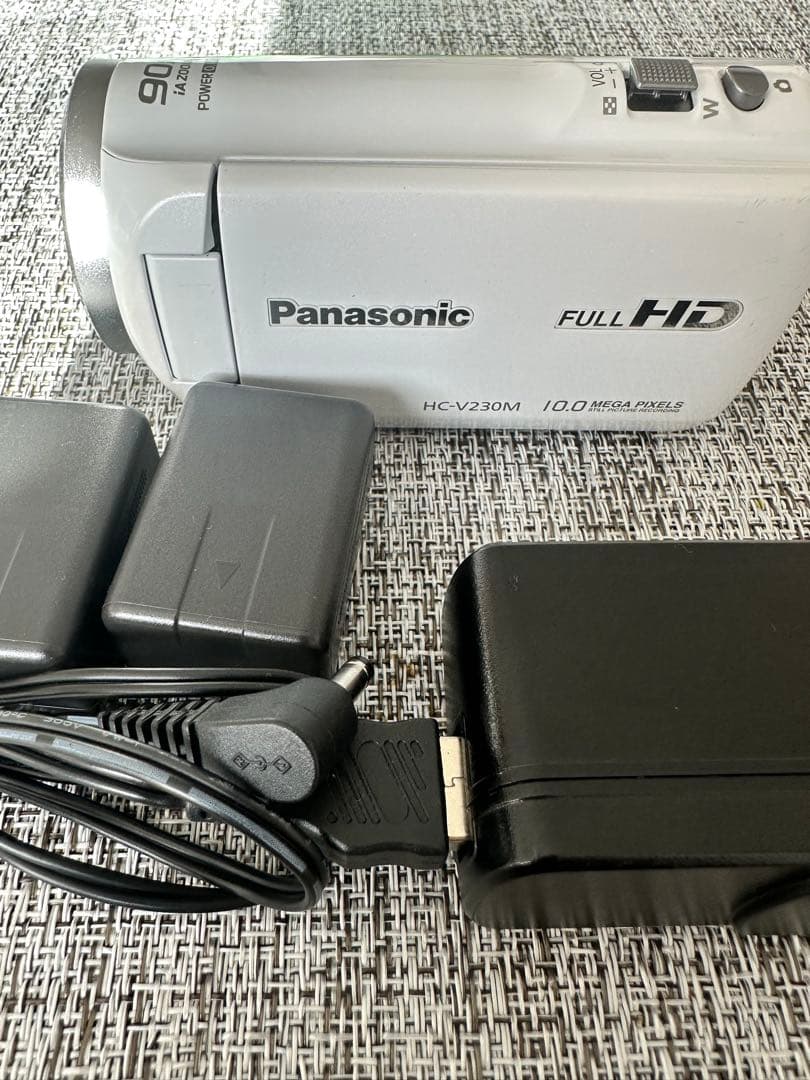 Panasonic HC-V230M ビデオカメラ 本体セット＋予備バッテリー付 Amazon.co.jp: パナソニック デジタルハイビジョンビデオカメラ 内蔵