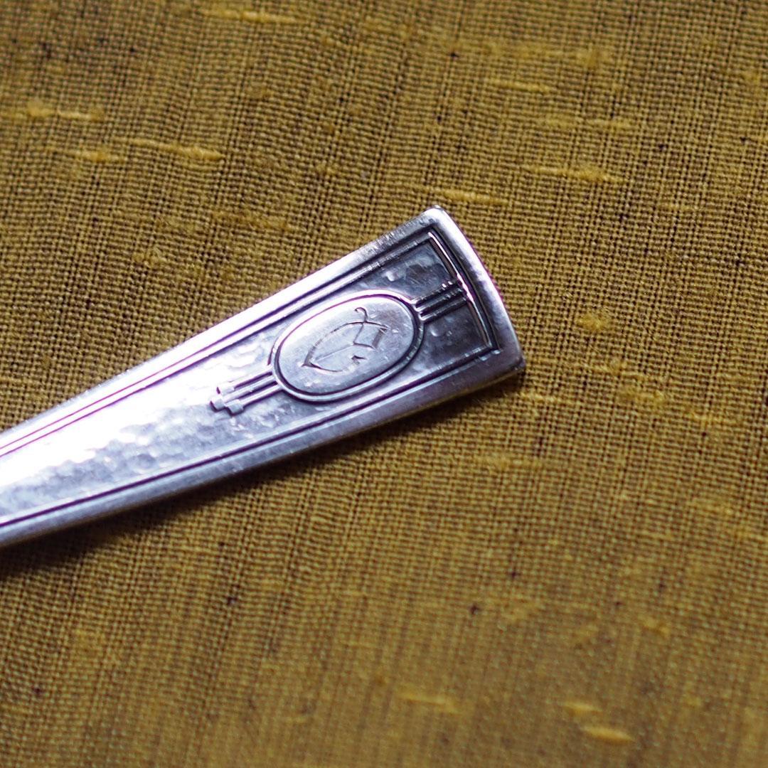 拷問具のような銀のフォーク 2本 おそらくどちらも米国製 - メルカリ