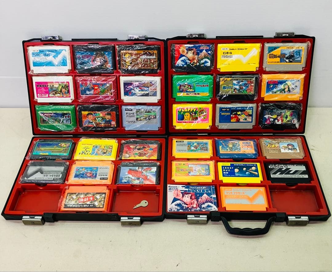 任天堂 ファミコン 美品ソフト 32本セット 鍵付きアタッシュケース 2個