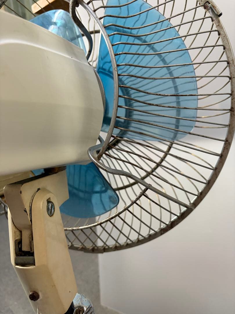 昭和レトロ HITACHI 扇風機 H-672 3枚ファン - メルカリ