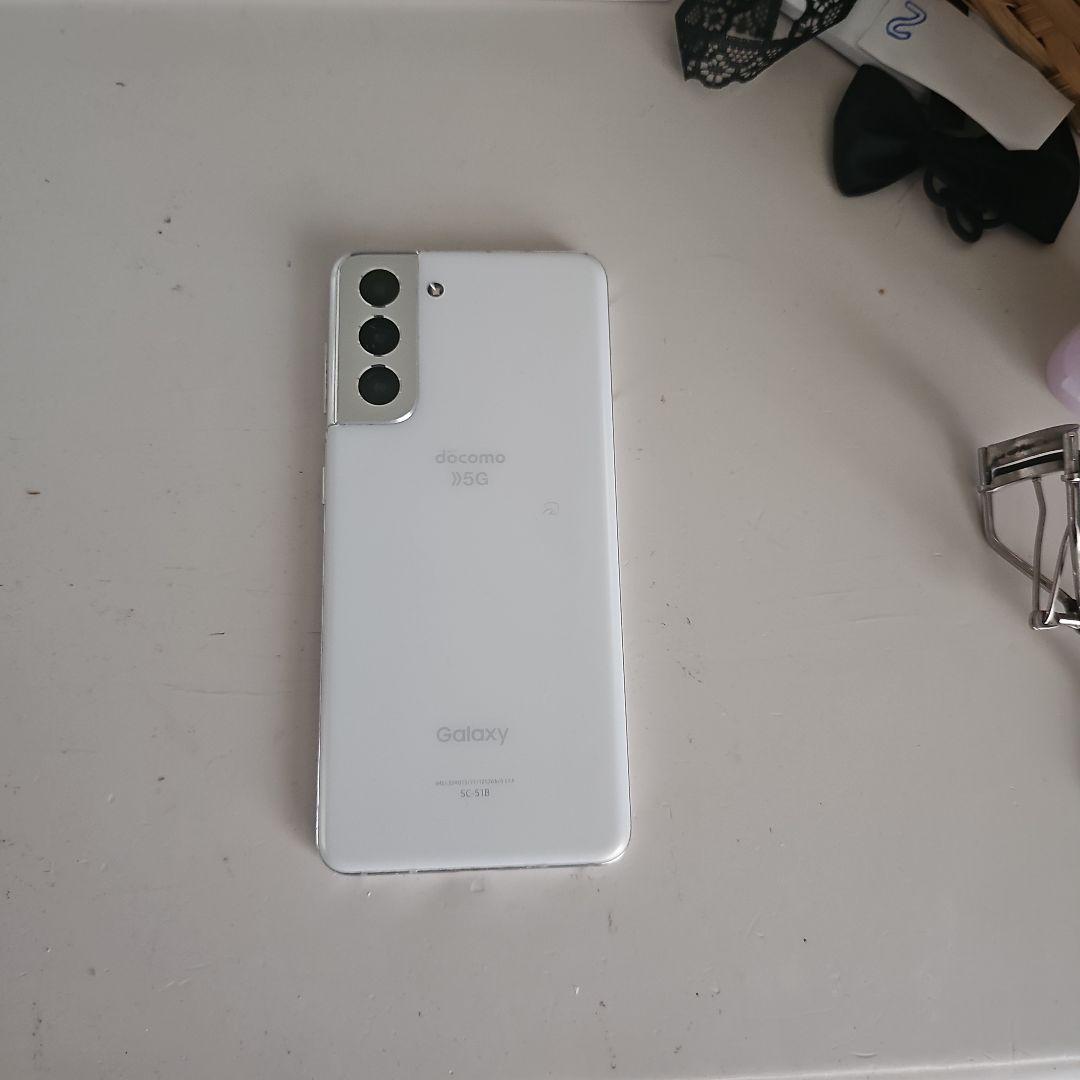 Galaxy S21 ホワイト docomo 本体 - メルカリ