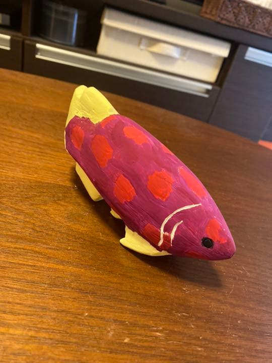 高校で作った美術作品 アジアアロワナ彫刻 (さつまいもカラー) ごろんずっしり さつまいも (どーんと やさい) ：いわさゆうこ - 童心社