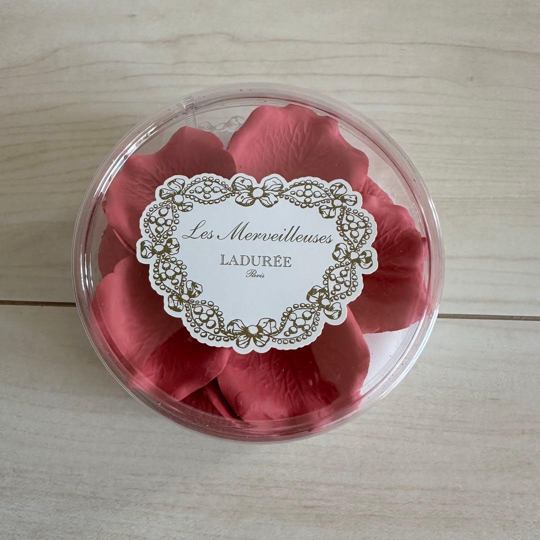 レ.メルヴェイユーズ ラデュレ ポット&花弁チーク&ブラシセット - メルカリ