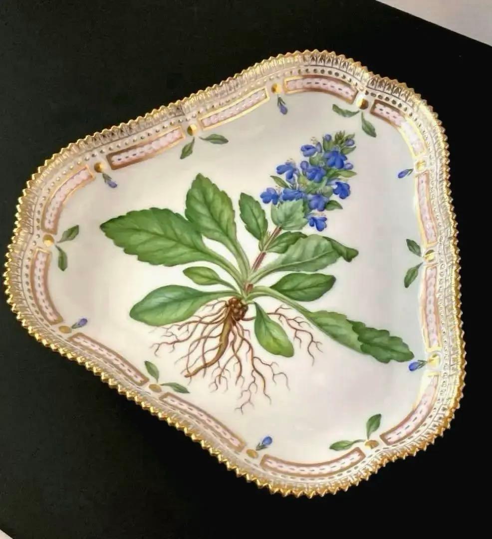 専用/ロイヤルコペンハーゲン　フローラダニカ　三角プレート ロイヤルコペンハーゲン / フローラダニカ /トライアングルディッシュ