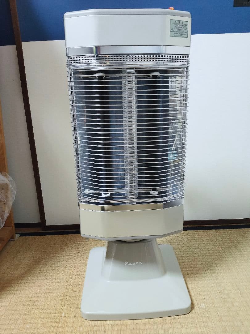 遠赤外線暖房機 DAIKIN ERFT11LS ヨドバシ.com - ダイキン DAIKIN 遠赤外線暖房機 セラムヒート 首振り