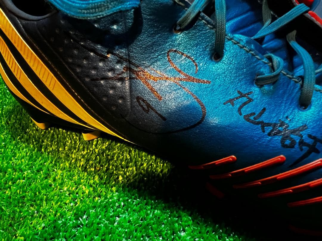 FC東京 丸山祐市選手 実使用スパイク サイン入 / アディダス プレデター