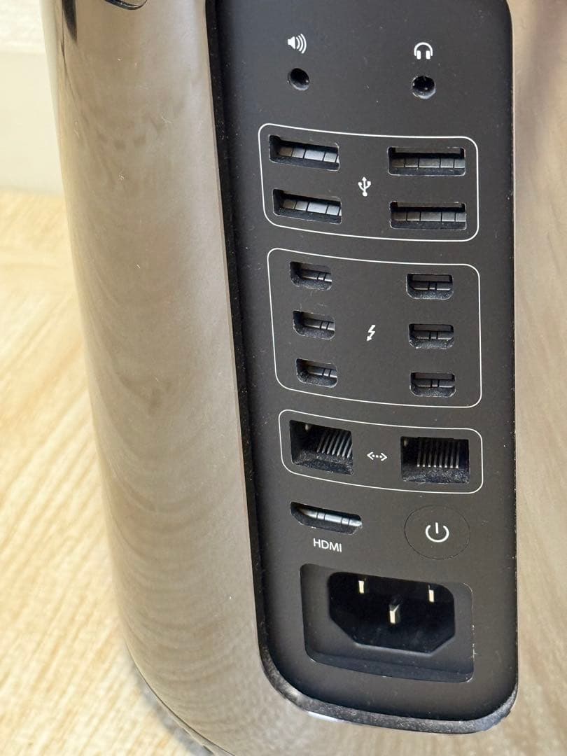 MacPro (Late 2013) 3.7GHz・24GB・256GB