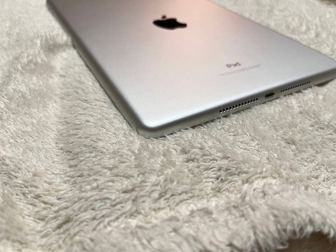 Apple iPad シルバー 本体 第6世代 128GB - メルカリ