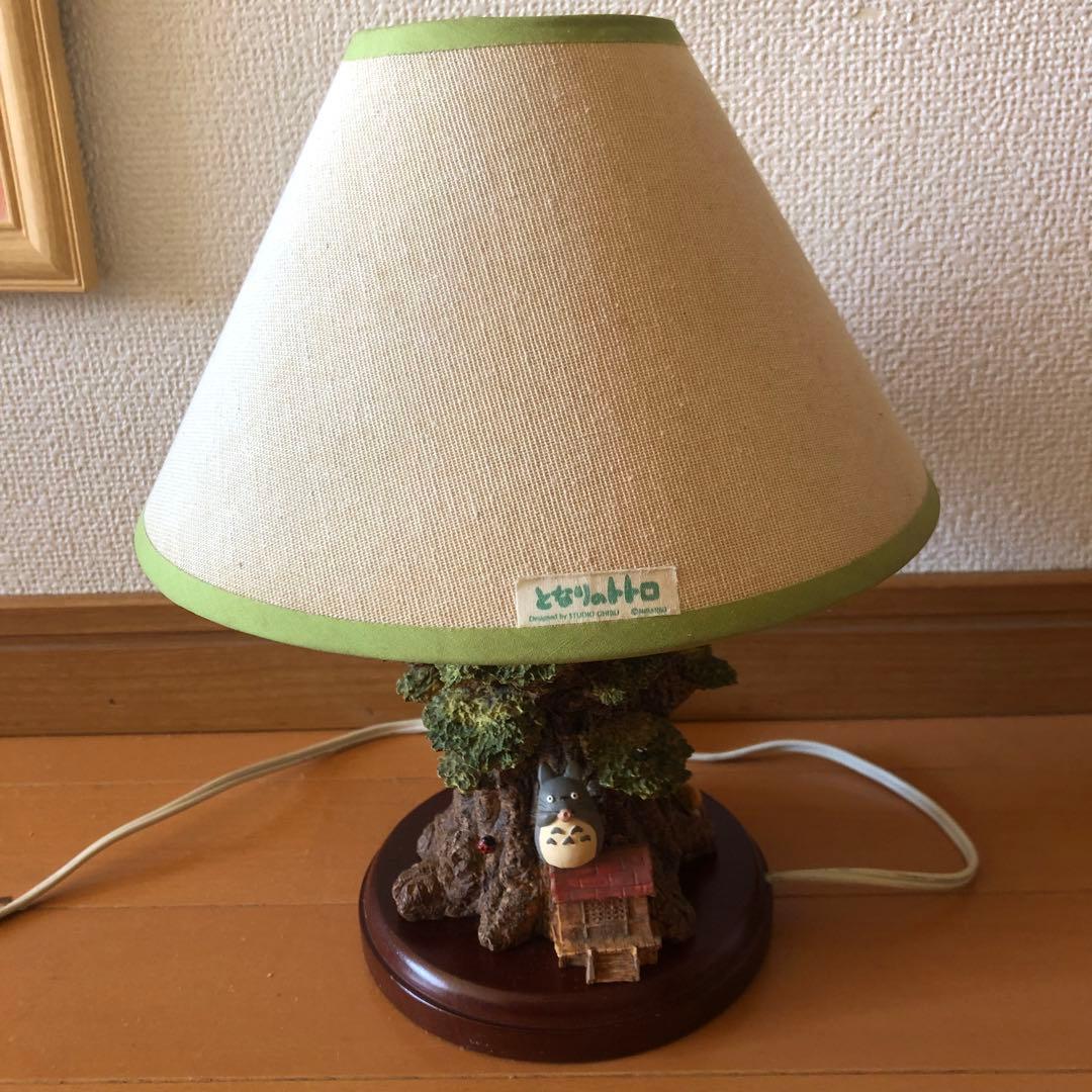 となりのトトロ ランプ スタジオジブリ　ライト　テーブルランプ ついに買いました、小トトロのほんのりランプ。 再販されるたびに買う