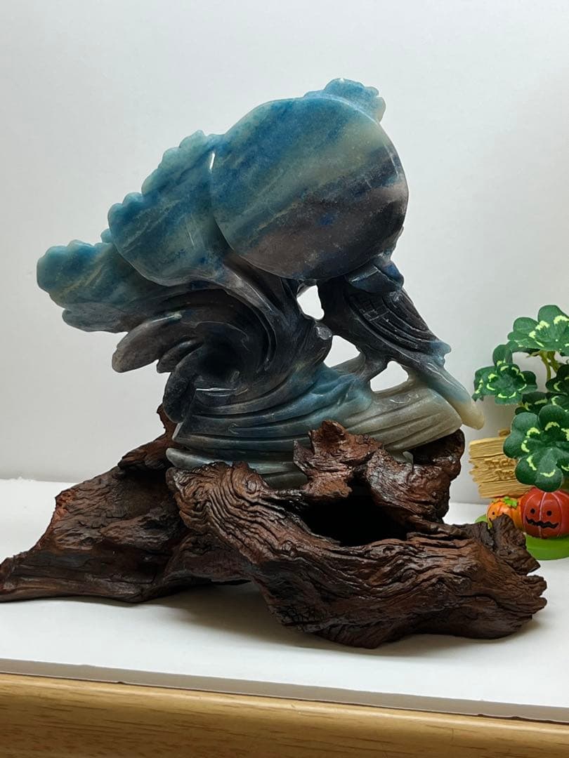 天然石 トロレアイト カービング 薔薇の2匹の鳥 彫刻台座付きNo.1254