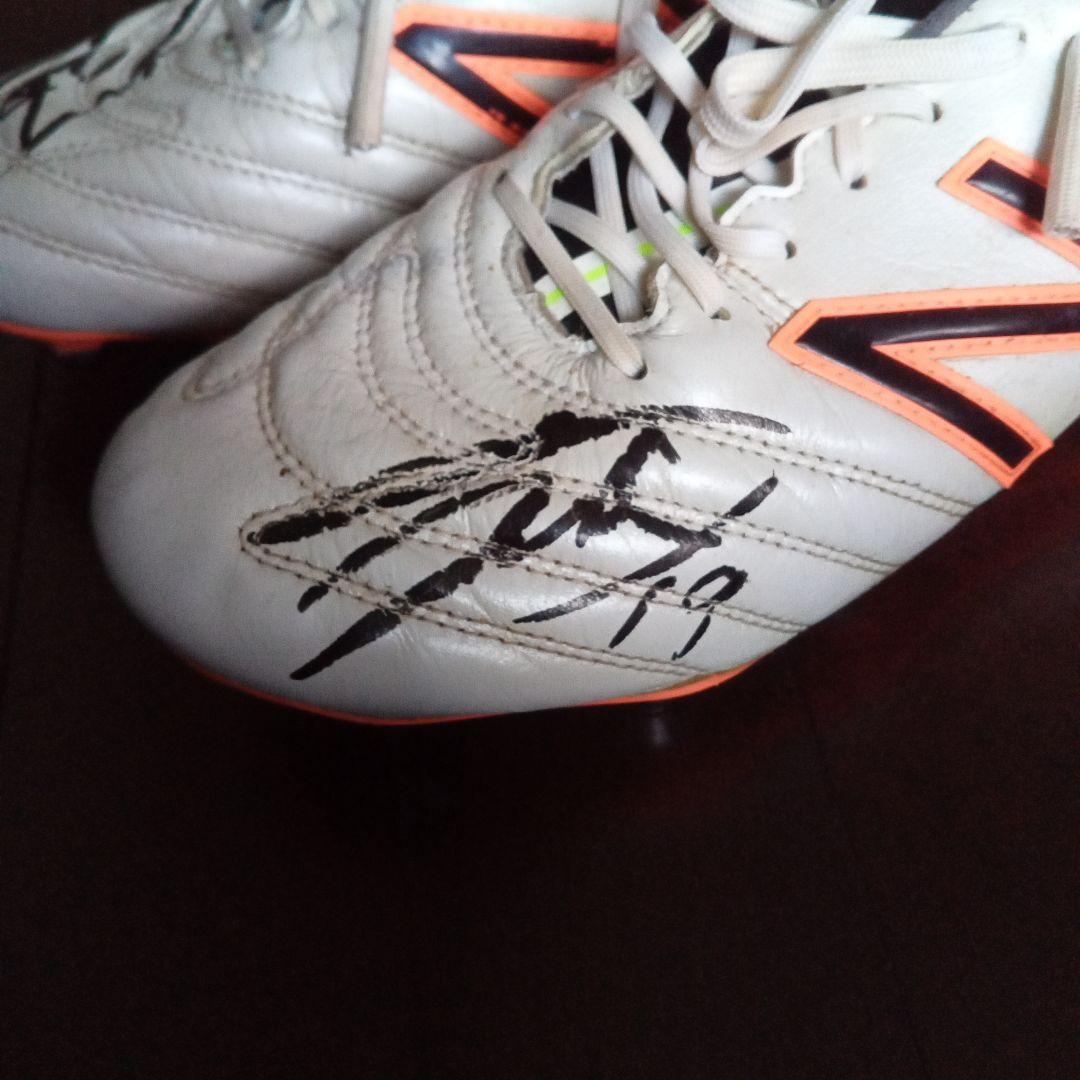 本田拓也選手実使用・直筆サイン入りスパイク 元日本代表、元清水