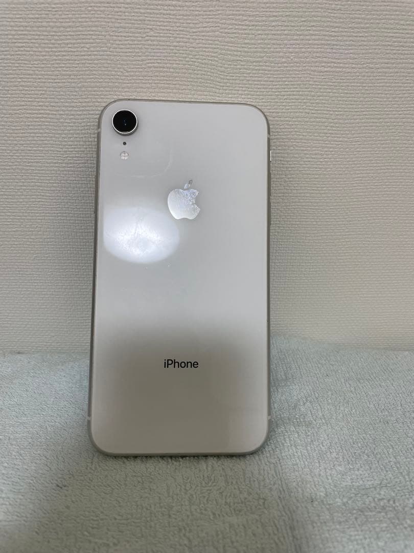 Apple iPhone XR ホワイト 本体 - メルカリ