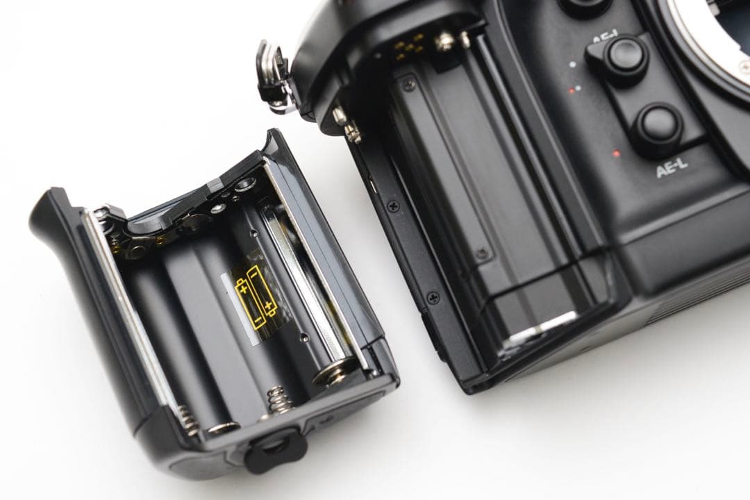 【美品】ニコン Nikon F4 《ストロボ・レンズ4本その他付属品》