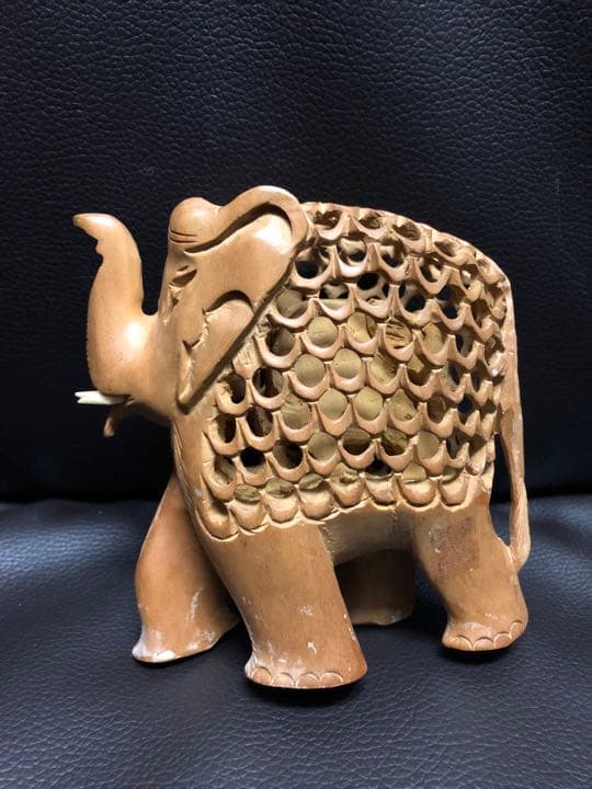 木彫り インド 白檀 象 透かしの中にも子象 - メルカリ