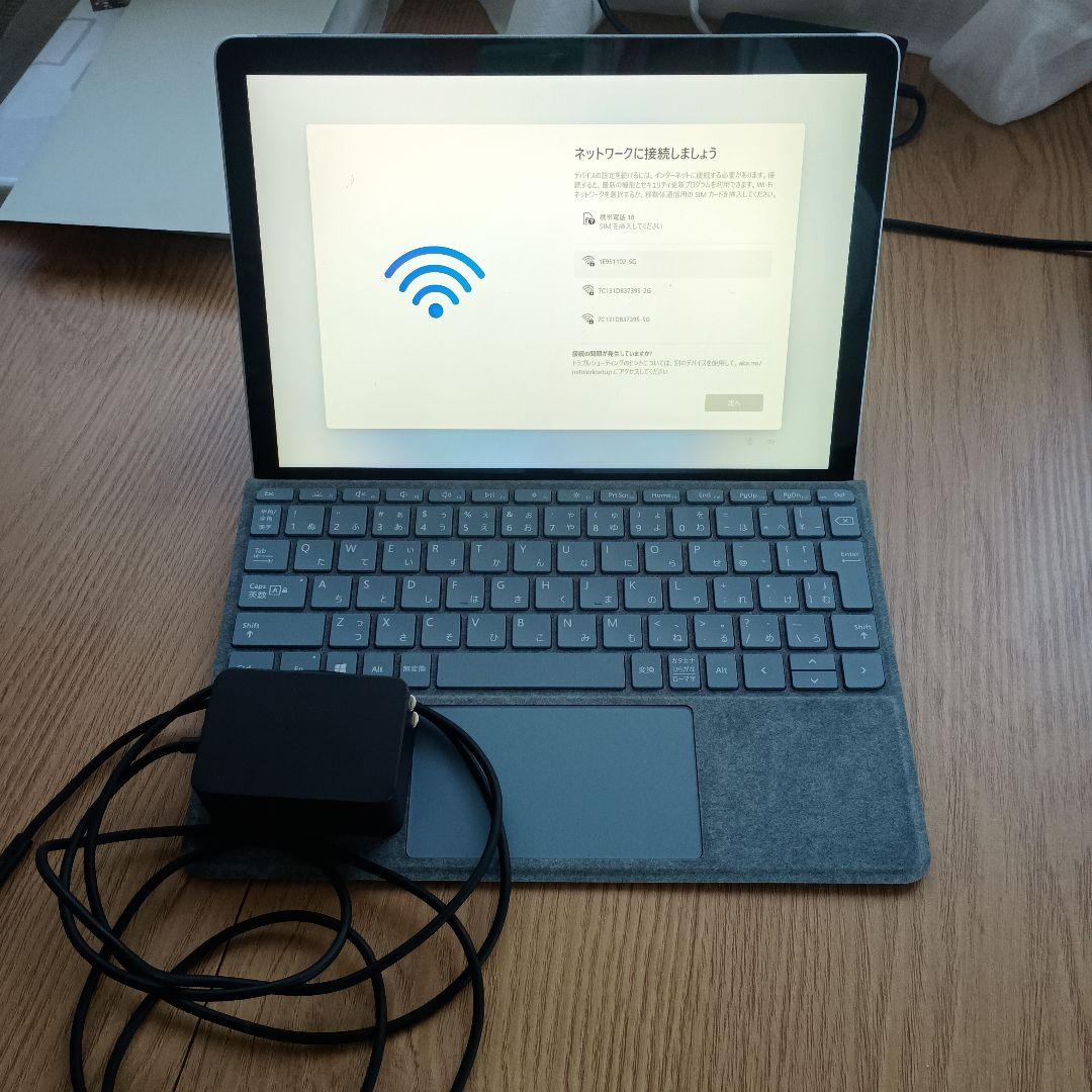 Microsoft Surface Pro 本体 シルバー キーボード付き Surface Pro Signature キーボード (スリム ペン 付き) を購入
