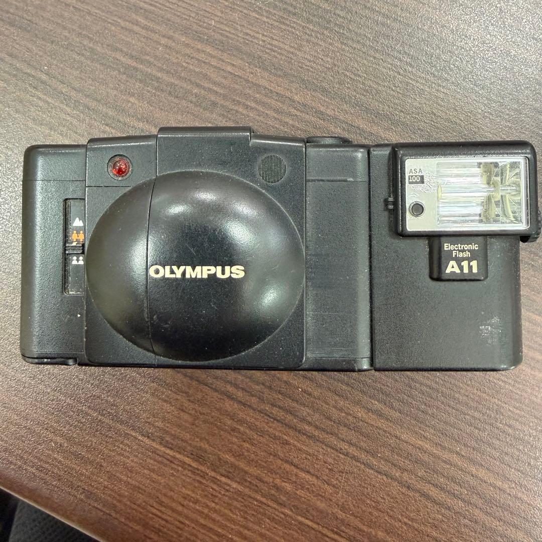 OLYMPUS XA2 A11 コンパクトフィルムカメラ フラッシュ XA2 アーバンホワイト A11 フラッシュ付 E491-2E3 | オリンパス