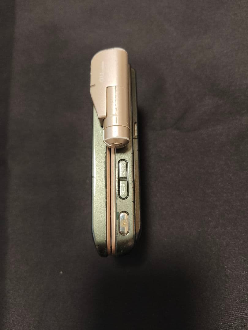 au Sony Ericsson W44S オリーブ ガラケー - メルカリ