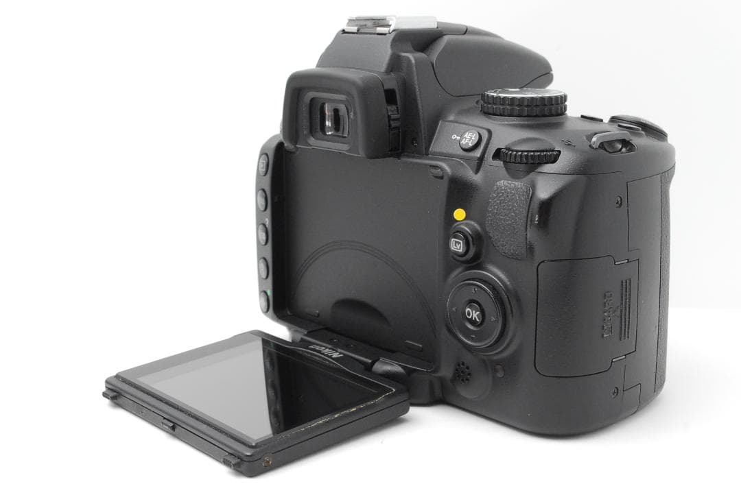 Nikon D5000 スマホ転送 自撮り バリアングル液晶 動画対応 卒業
