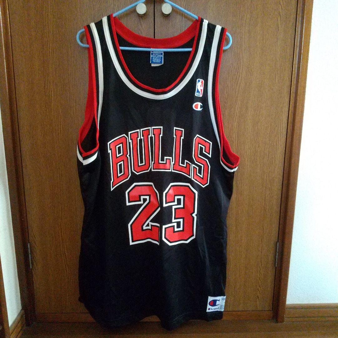 シカゴ・ブルズ JORDAN 23番 黒ジャージ - メルカリ
