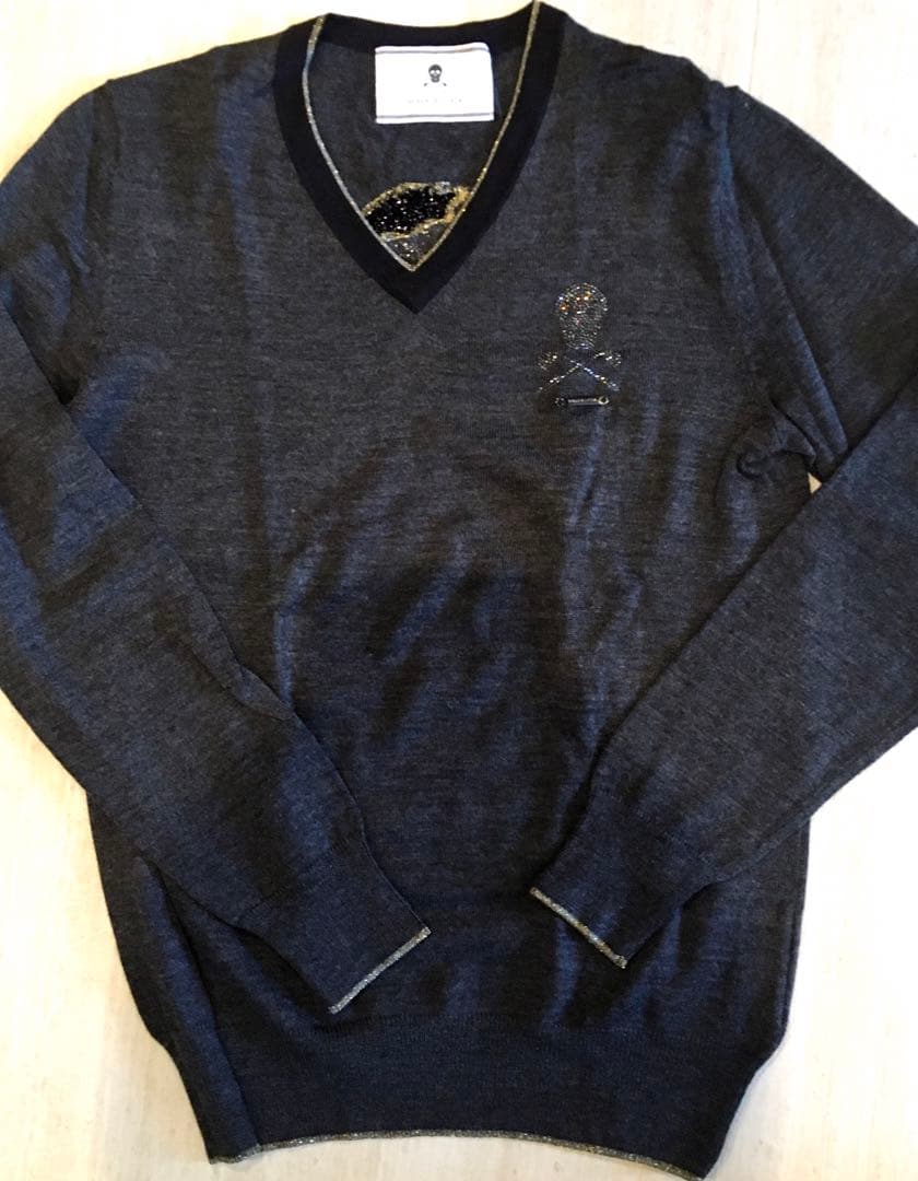 美品 MARK&LONAマークアンドロナ ニット 新品】マークアンドロナ セーター 黒×白 ニット パール調ロゴ 裏地付