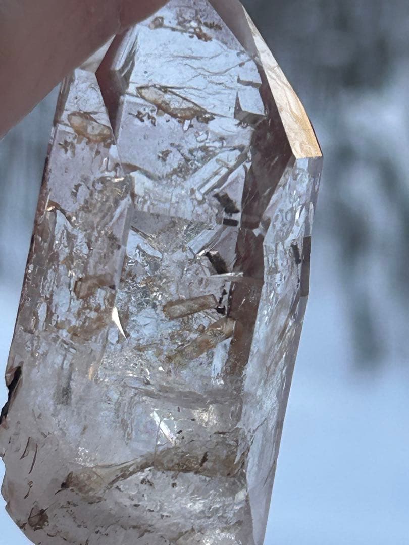 ブラジル・ディアマンティーナ産 レインボー入り ナチュラルクリアクォーツ ブラジル、ディアマンティーナ鉱山産天然透明水晶クラスター 約665