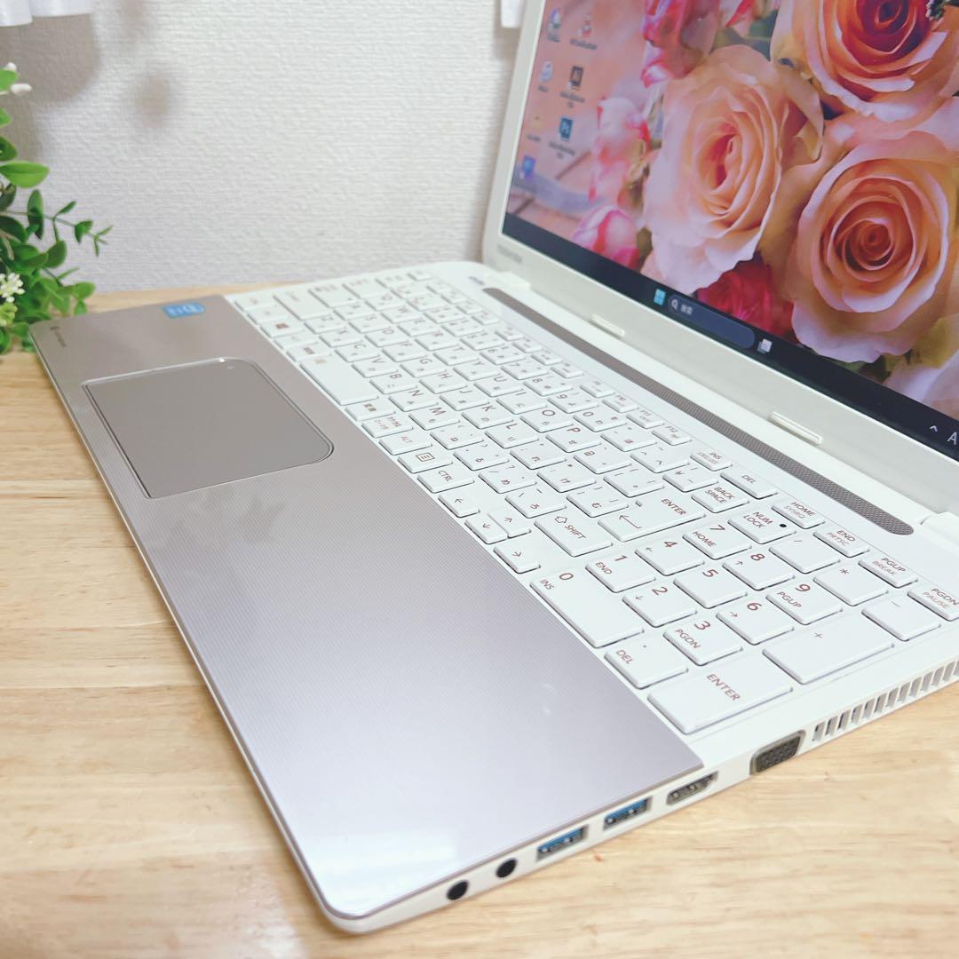 美品、メモリ8 G、高速SSD、win11、オフィス2021、イラストレーター