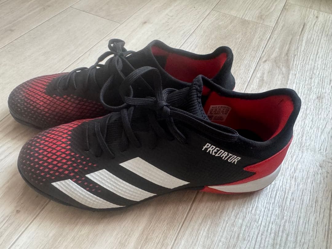 adidas PREDATOR フットサルシューズ ブラック×レッド26cm - メルカリ