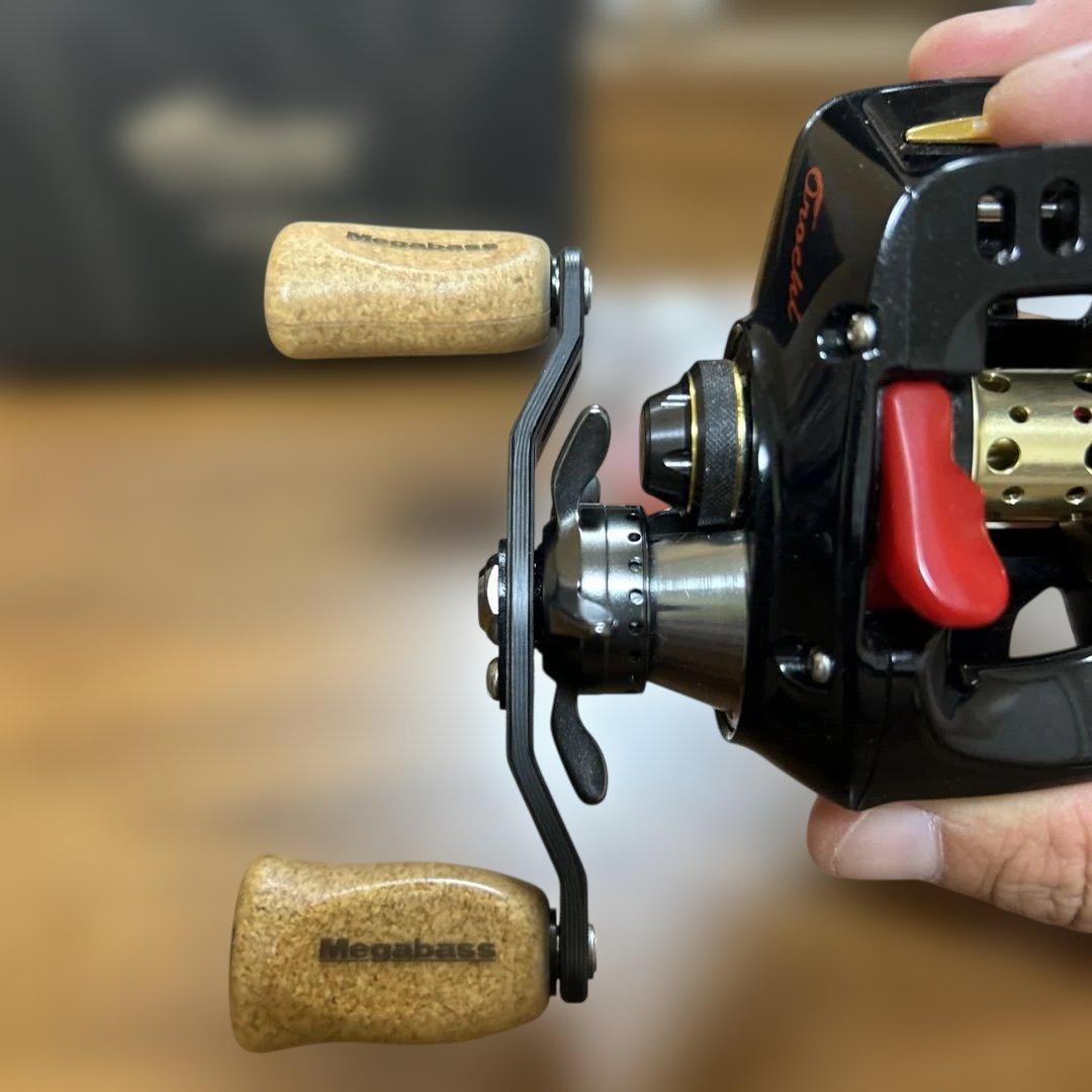 美品 Megabass Orochi 左巻きリール 7.1:1
