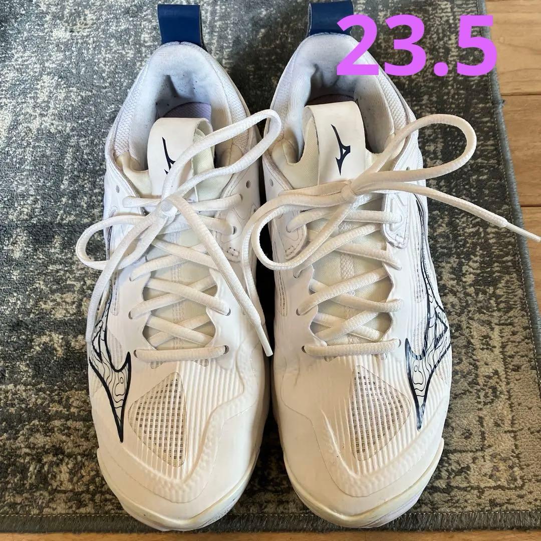 ミズノ　バレーボールシューズ　ウェーブモーメンタム3 23.5 室内履き ウエーブモーメンタム 3(バレーボール)|V1GA231201|シューズ