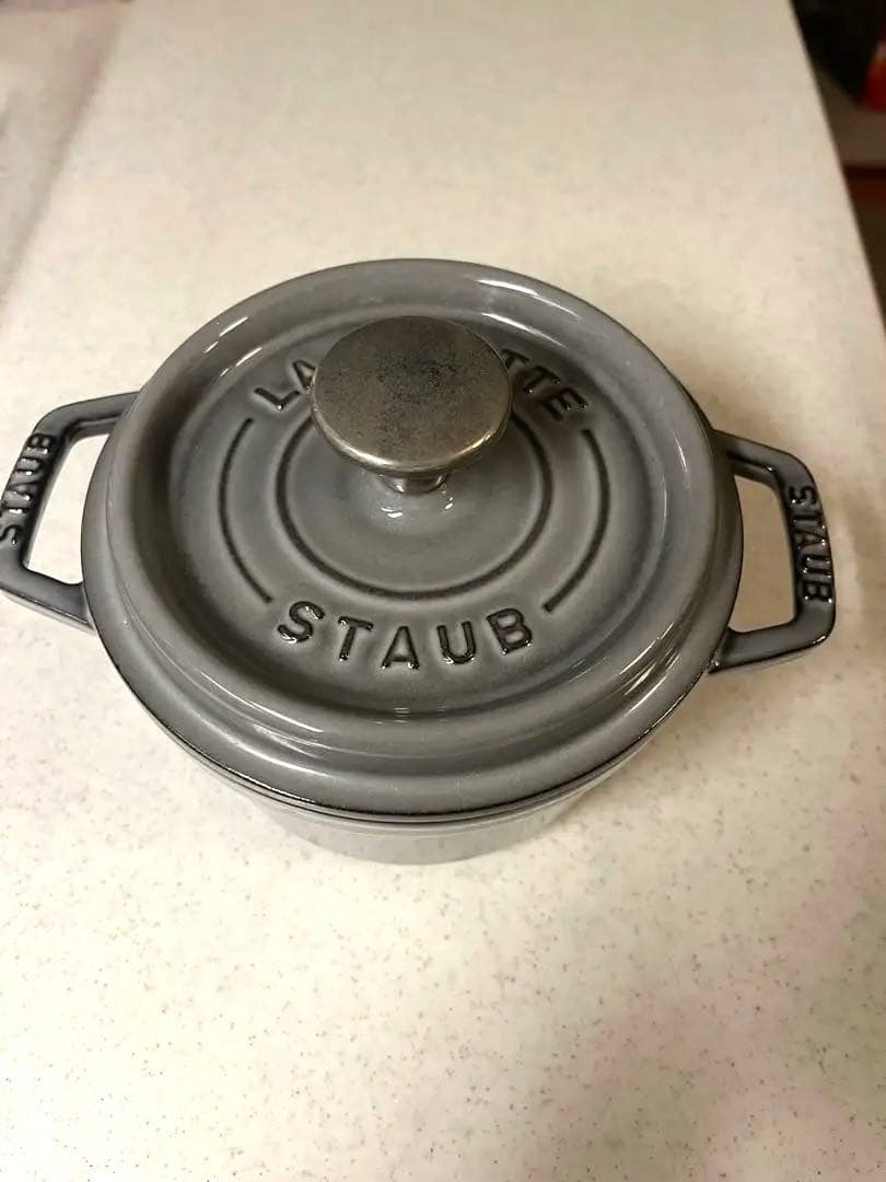 【美品】ストウブStaubピコココット ラウンドグレー 14cmホーロー 鍋 ストウブ 鋳物ホーロー鍋 ピコ・ココット 14 cm, ラウンド, グレー