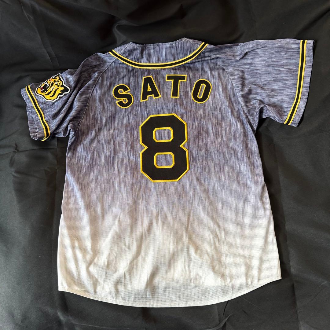 阪神タイガース 佐藤輝明 ビジターユニフォーム Sサイズ #8 - メルカリ