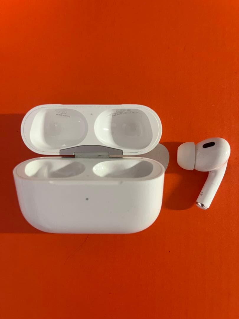AirPods pro 第2世代　充電ケース付き 右耳のみです。 楽天市場】国内新品純正品 Apple純正 AirPods Pro (第 2 世代) MagSafe