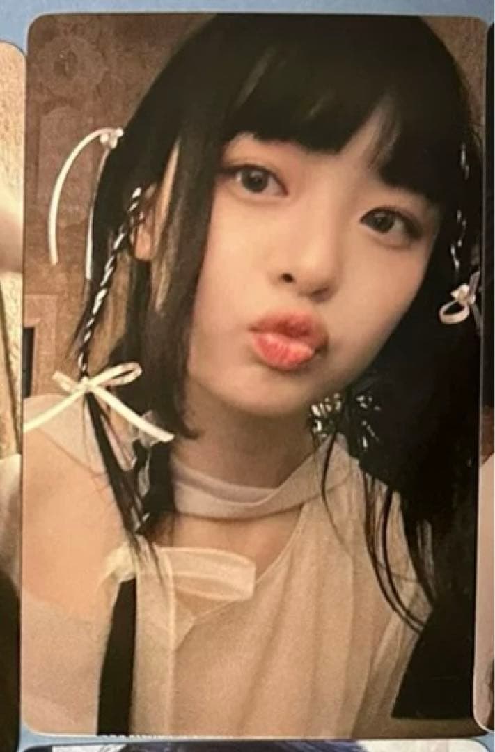 NewJeans ハニ yizhiyu 一直娱 中華 限定 トレカ - メルカリ