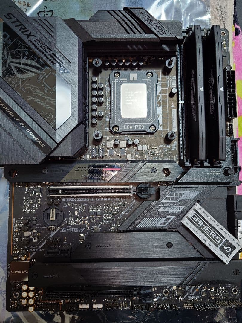 STRIX Z690-F GAMING マザーボード CPU メモリセット ROG STRIX Z690-F GAMING WIFI | マザーボード | ROG JAPAN