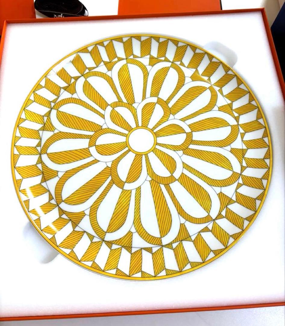 新品 HERMESエルメス ソレイユドゥエルメス　タルトプラッター 大皿　食器 HERMES エルメス ソレイユ・ドゥ・エルメス タルトプラッター 32cm