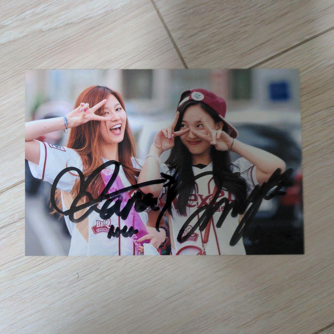 TWICE（サナ、ナヨン）直筆サイン入り写真 - メルカリ