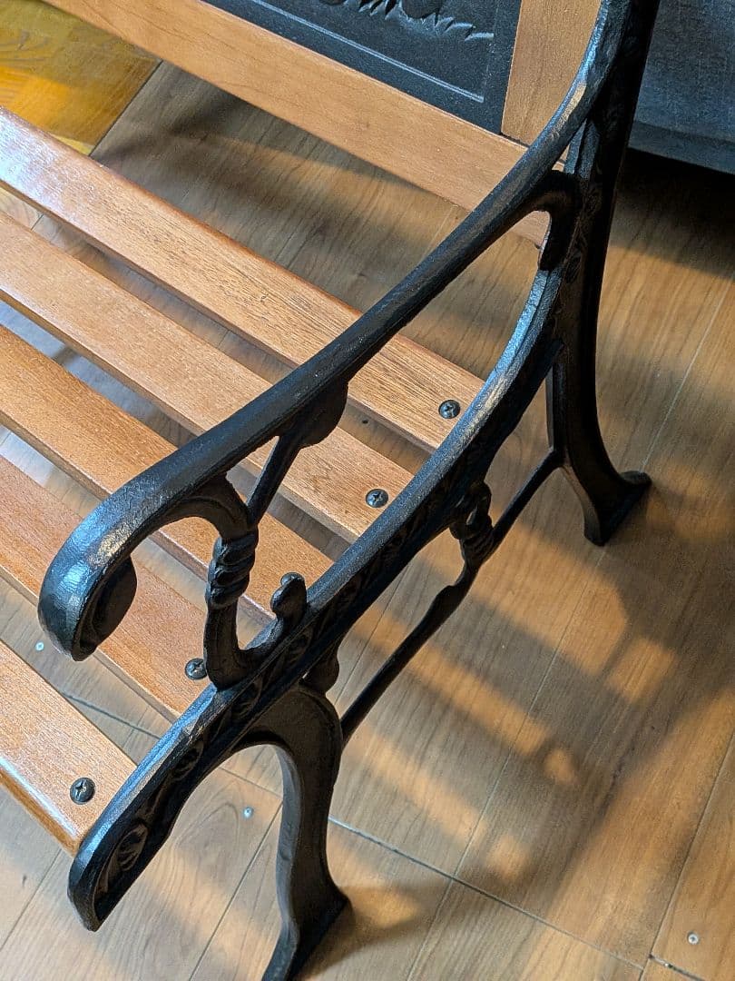 ディズニー ミッキー＆フレンズ 鋳物ガーデンベンチ - メルカリ