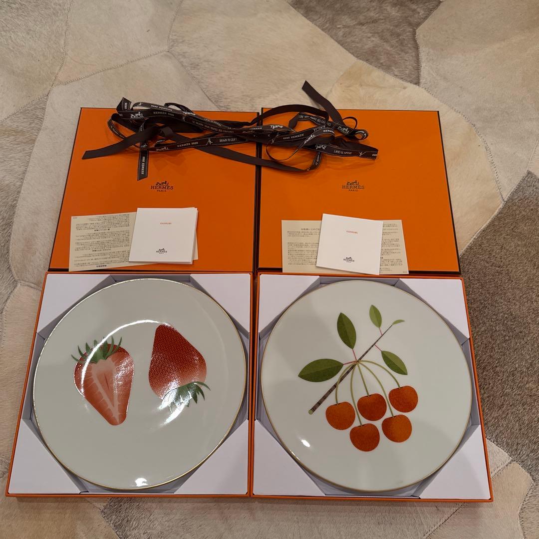エルメス　いちご・さくらんぼデザインプレートセット デザートプレート6枚セット 〈カオルミ〉 | Hermès - エルメス-公式サイト