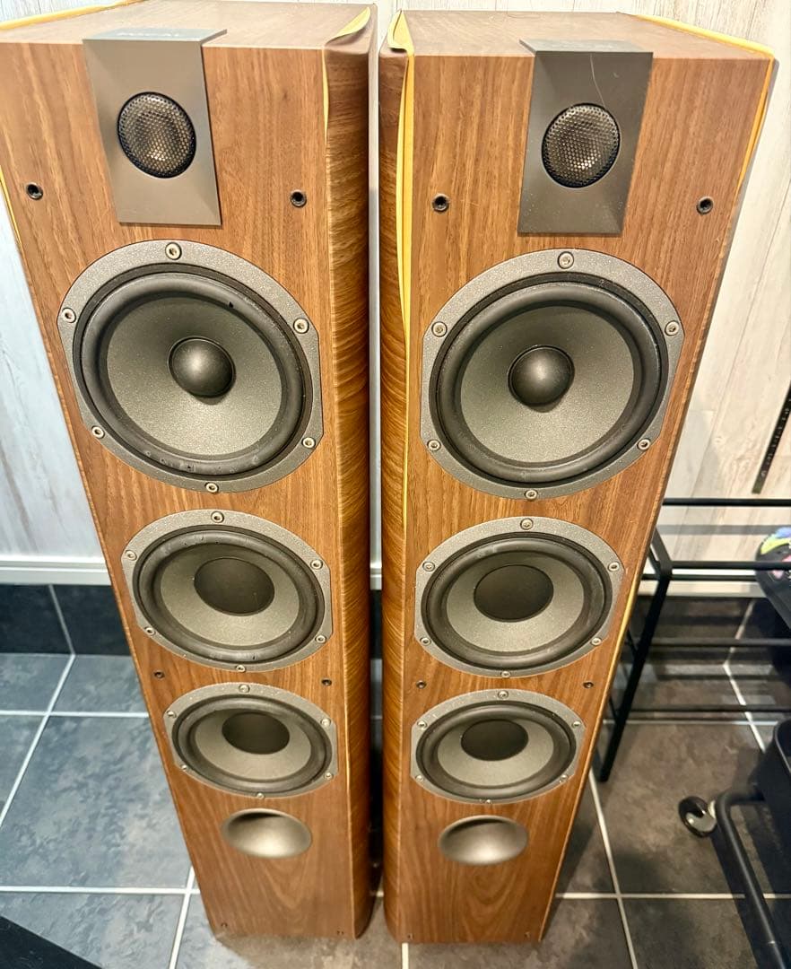 う*に様 FOCAL CHORUS 726 スピーカー スピーカー】FOCAL、Chorus 726 (PAIR)のご紹介です。