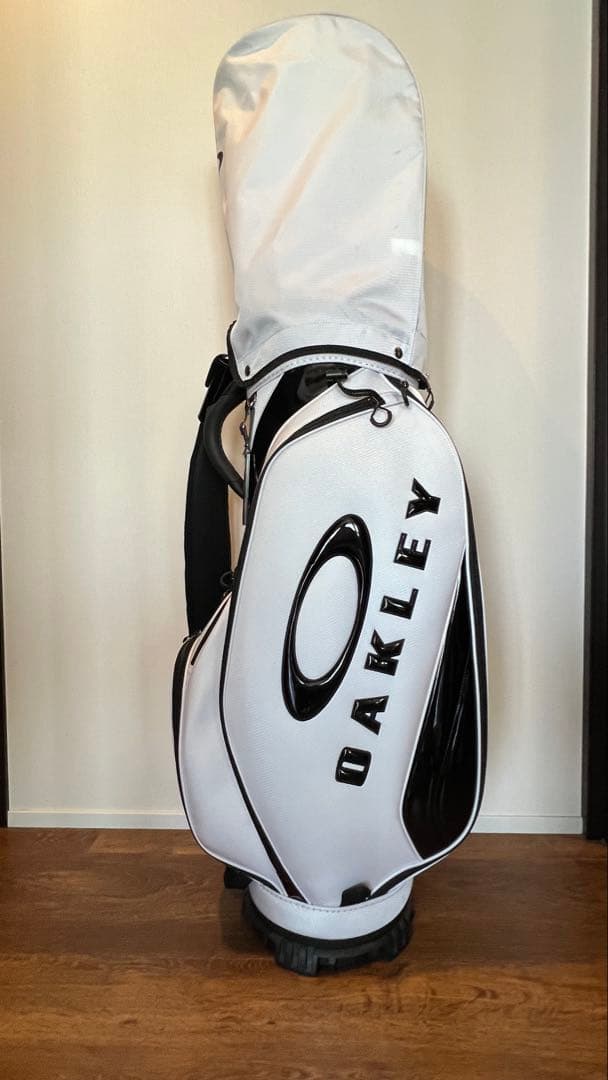 美品　OAKLEY ゴルフバッグ・キャディバッグ ホワイト OAKLEY（オークリー） キャディバッグ ゴルフバッグ 18.0 FOS901967